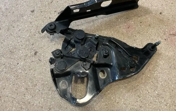 Audi Q7 4M Engine bonnet/hood hinges 4M0823301A