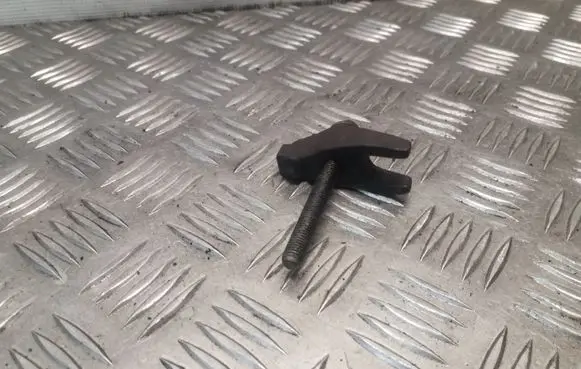 Dodge Nitro Fuel Injector clamp holder