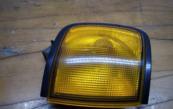 Isuzu Rodeo Front indicator light