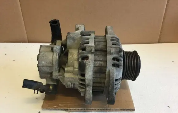 KIA Sorento Generator/alternator 373004A111