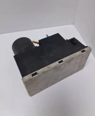 Audi A4 S4 B5 8D Central locking vacuum pump 8L0862257L