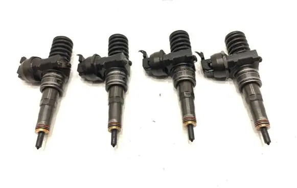 Volkswagen Golf V Fuel injectors set 038130073BQ