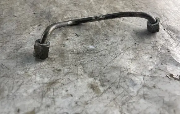 Toyota Corolla Verso AR10 Fuel injector supply line/pipe 
