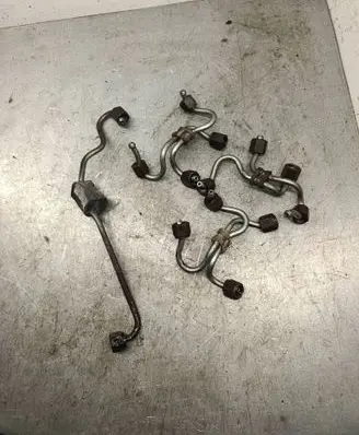 BMW 5 E60 E61 Fuel injector supply line/pipe 