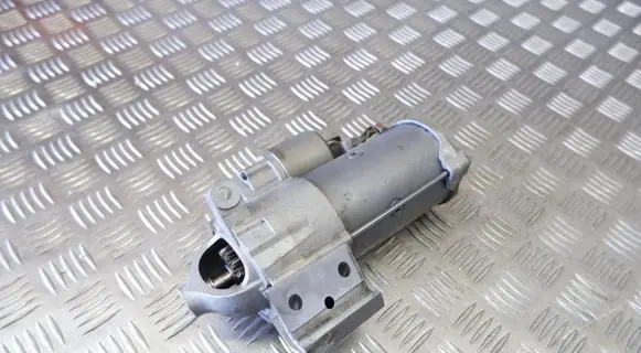 BMW 5 G30 G31 Starter motor 8588898