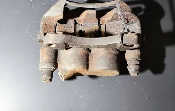 Front brake caliper