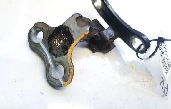 Volvo S40 Front door upper hinge 6670