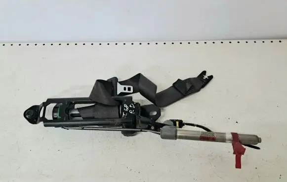 Volvo V70 Front seatbelt