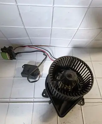 Opel Vivaro Heater fan/blower N100827N