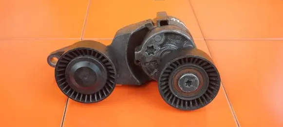 Volvo XC90 Power steering belt tensioner 31251251 D5244T18
