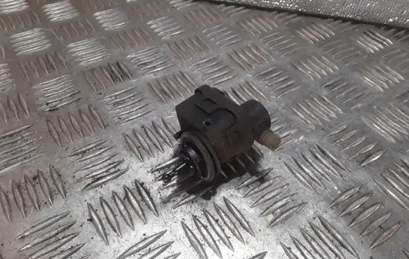 Headlight level adjustment motor