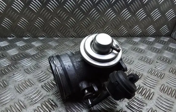 Volkswagen Transporter - Caravelle T5 EGR valve 070128070B