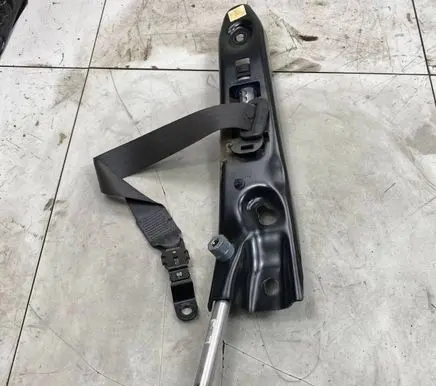 Volvo XC90 Front seatbelt 8619630