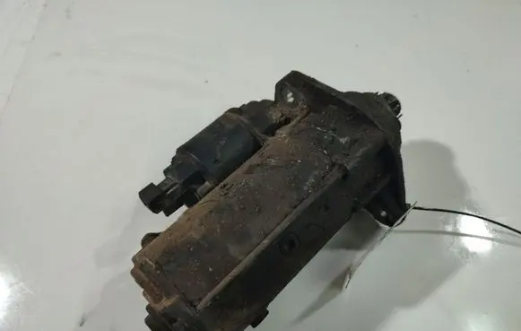 Volkswagen Bora Starter motor 02A911024B