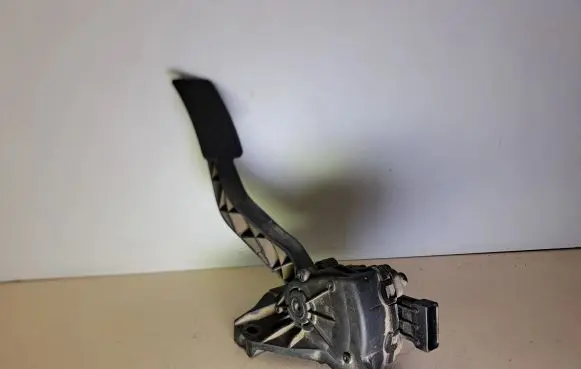 Mitsubishi Colt Accelerator throttle pedal A4543000304 MN125792 6PV00886600