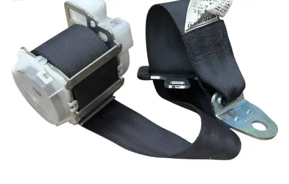 Middle seatbelt (rear)