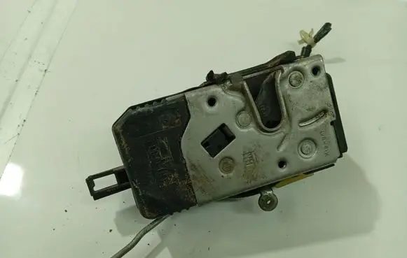 Opel Vectra C Front door lock 24447340