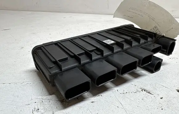 BMW 5 G30 G31 G38 Current control relay P00141660