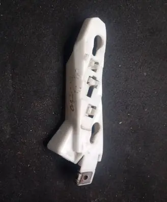 Front bumper mounting bracket