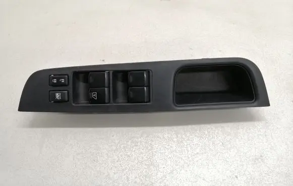 Nissan Tiida C11 Electric window control switch 80961 EL10A