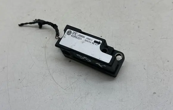 Volkswagen PASSAT B5 Airbag deployment crash/impact sensor IJ0909606N