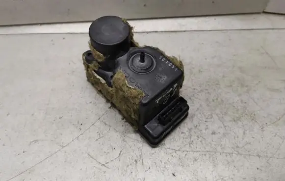 Audi 80 90 B3 Central locking vacuum pump 443862257H