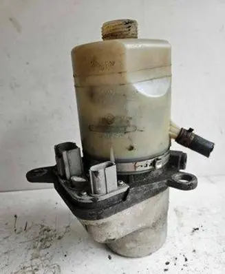 Ford Focus Power steering pump 4M513K514CA