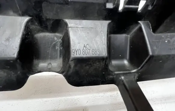 Porsche Cayenne (9Y0 9Y3) Front bumper lower grill 9Y0807683AC