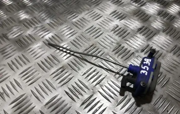 Volkswagen PASSAT B3 Central locking vacuum pump 