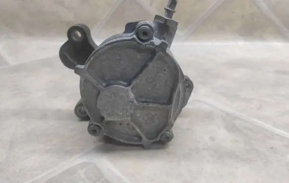 Peugeot 407 Vacuum pump