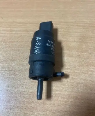 Audi TT Mk1 Windscreen/windshield washer pump 8N0955651