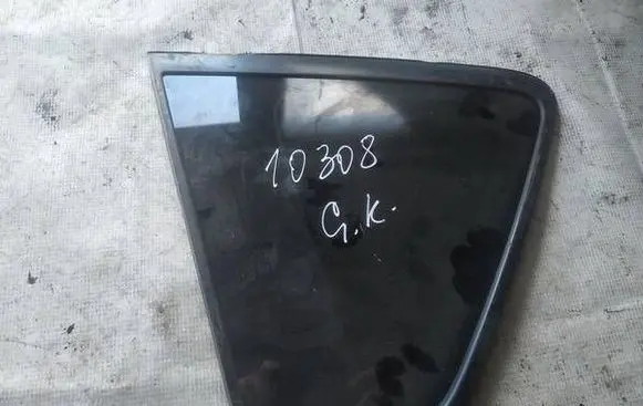 Toyota Corolla Verso AR10 Rear side window as2