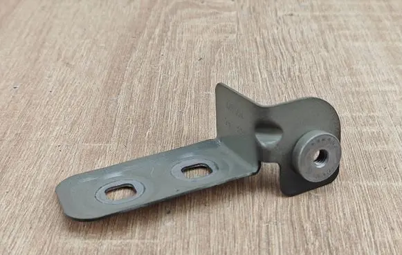 BMW 8 G16 Fender mounting bracket 7475629
