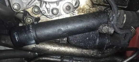 Volkswagen Golf V Engine coolant pipe/hose 038121132G