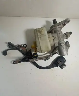 Volkswagen Golf IV Master brake cylinder L481402