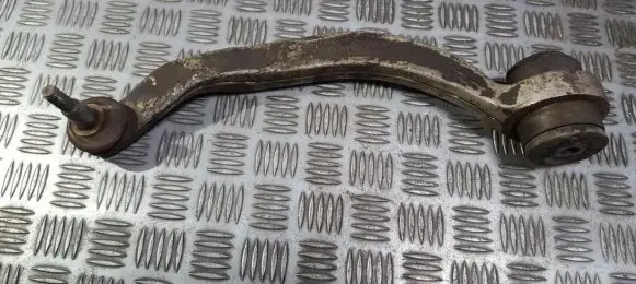 Volkswagen PASSAT B5 Front lower control arm/wishbone