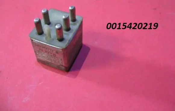 Mercedes-Benz W123 Hazard warning light relay 0015420219