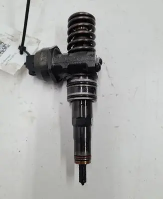 Volkswagen Golf Plus Fuel injector 038130073BN 0414720313