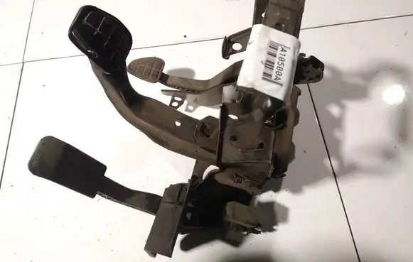 Volkswagen Golf III Brake pedal 