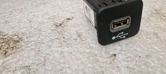 Fiat 500X USB socket connector 735600659 04153 21072016