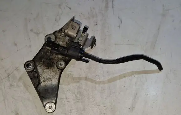 Mercedes-Benz E W212 Engine mounting bracket A6510940039