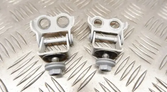 Toyota Yaris XP210 Loading door hinge set 688010D390