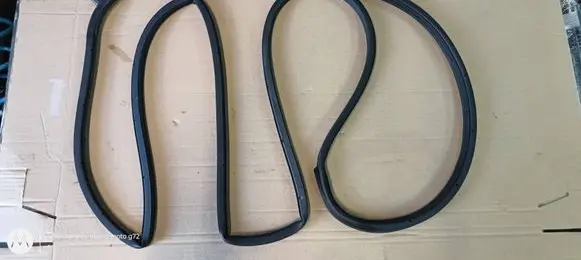 Suzuki Swift III Front door rubber seal SUZUKIMK8