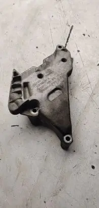 Volkswagen PASSAT B6 Engine mounting bracket 03G199207e