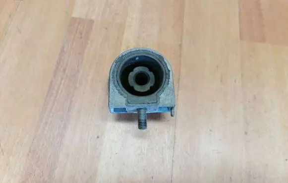 Opel Insignia B Muffler mount bracket/holder 84134015