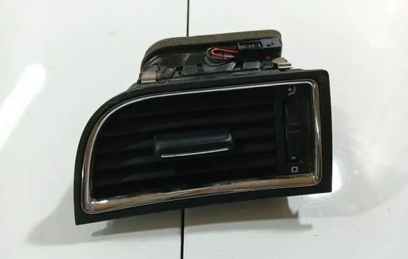 Skoda Superb B6 (3T) Dash center air vent grill 3T0819701