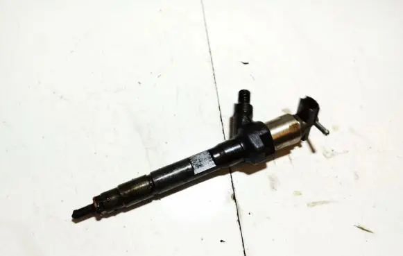 Mazda CX-7 Fuel injector R2AA13H50