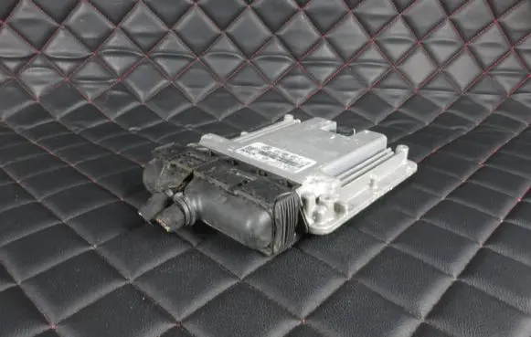 Volkswagen Golf V Engine control unit/module 03C906032E 03C906032 0261201355
