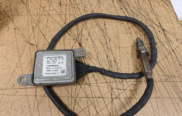Mercedes-Benz C W205 Lambda probe sensor A0009053706