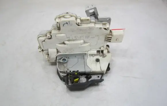 Audi A6 S6 C6 4F Front door lock 4F1837016
